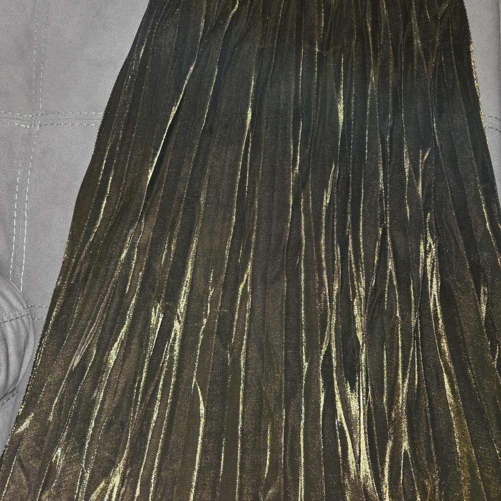 Elegant Gold Pleated Skirt